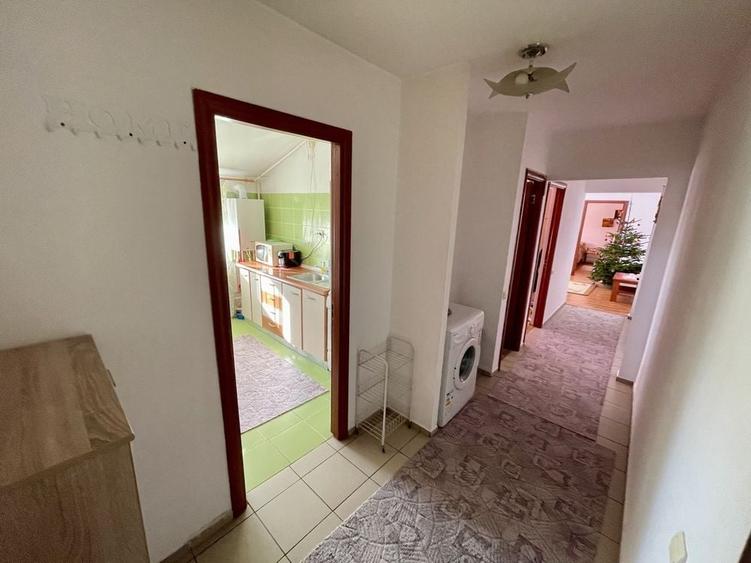 Apartament cu 3 camere semidecomandat în Exterior Vest