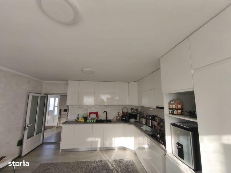 Casă cu 4 camere cu Teren 1500 Mp în Vicovu de Sus