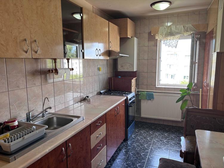 Apartament cu 3 camere decomandat în Zorilor