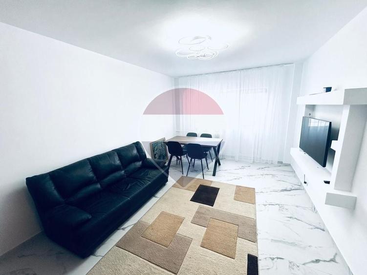 Apartament cu 3 camere decomandat, mobilat în Banu Manta