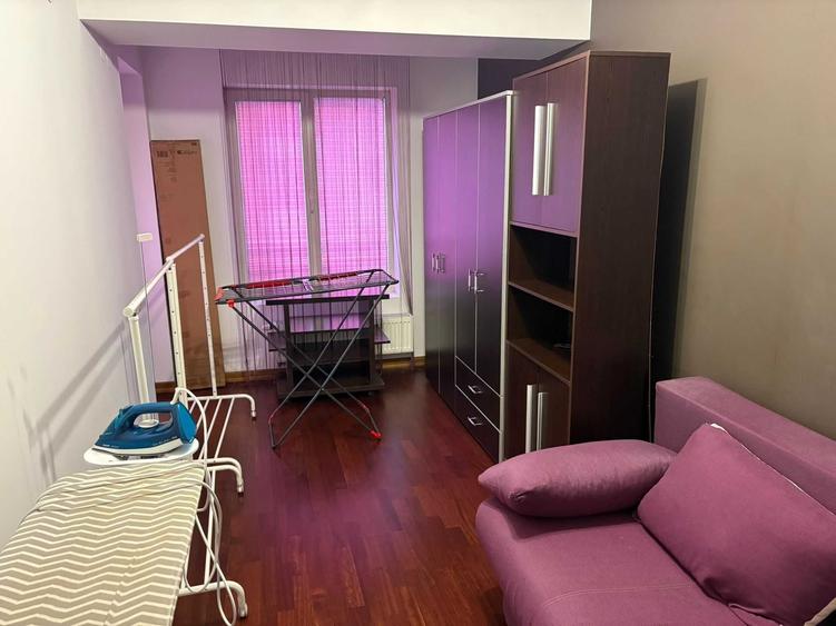 Apartament cu 3 camere decomandat în Dristor