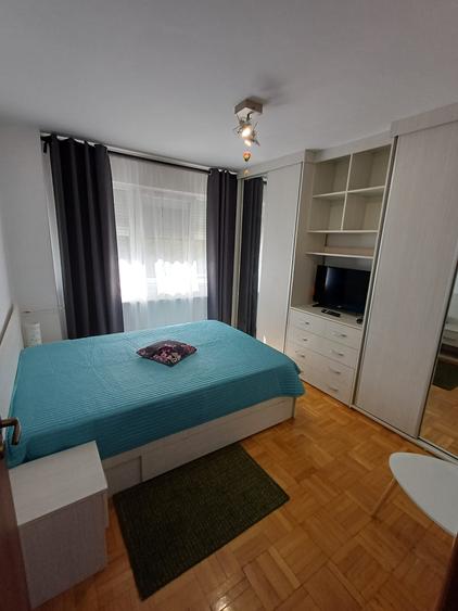 Apartament cu 3 camere semidecomandat în Pantelimon