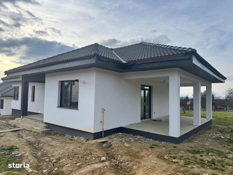 Casă cu 4 camere cu Teren 812 Mp în Groși