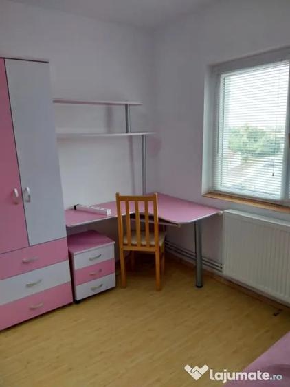Apartament cu 4 camere decomandat în Confecții