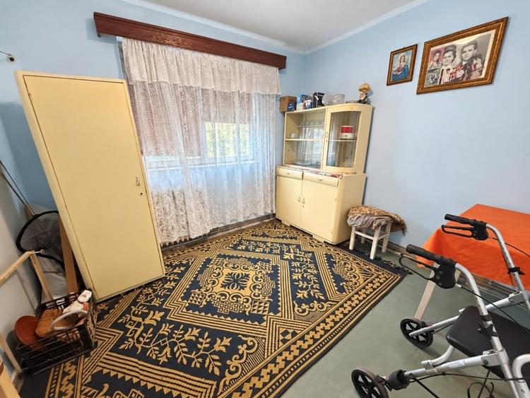 Apartament cu 3 camere semidecomandat în Cugir