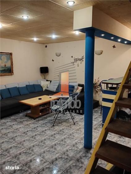 Casă cu 7 camere cu Teren 225 Mp în Vitan