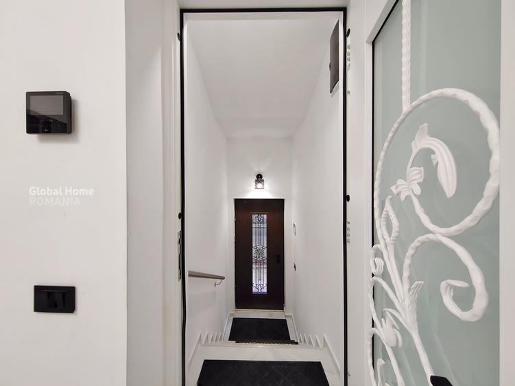 Apartament cu 5 camere decomandat în Romană
