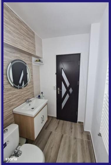 Apartament cu 3 camere decomandat în Rovine