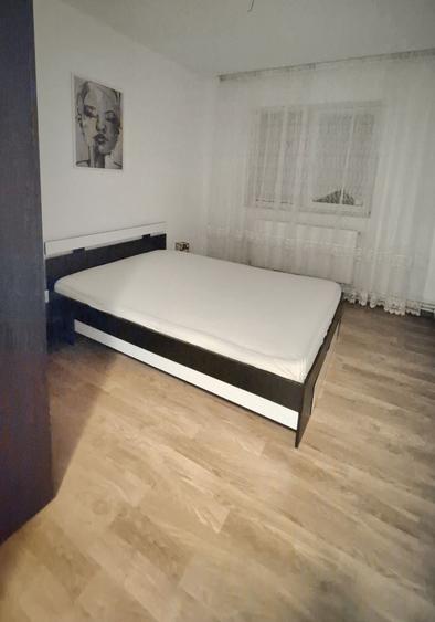 Apartament cu 3 camere semidecomandat în Hipodrom
