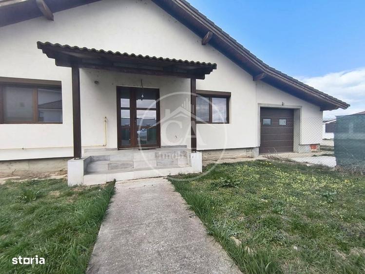 Casă cu 4 camere decomandat în Sântandrei