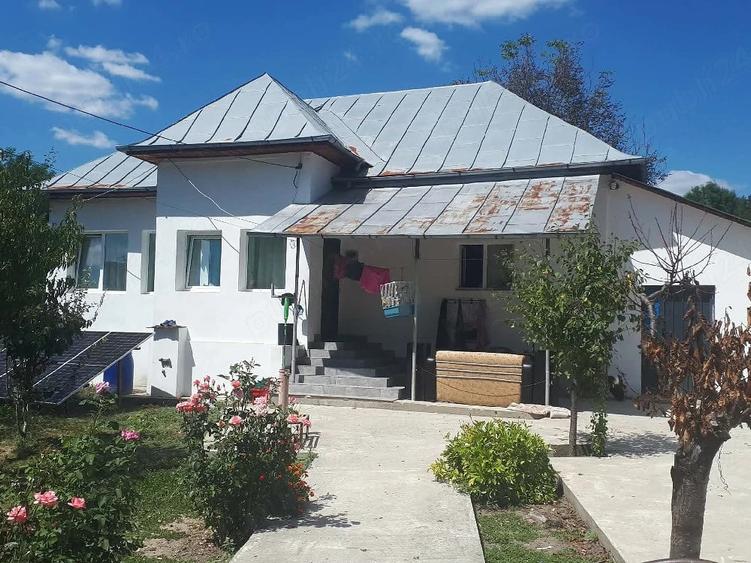 Casă cu 2 camere cu Teren 2056 Mp în Central