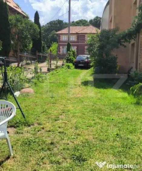 Casă cu 7 camere cu Teren 375 Mp în Central