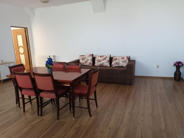 Apartament cu 3 camere decomandat în Exterior Vest