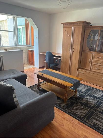 Apartament cu 2 camere decomandat în Cet