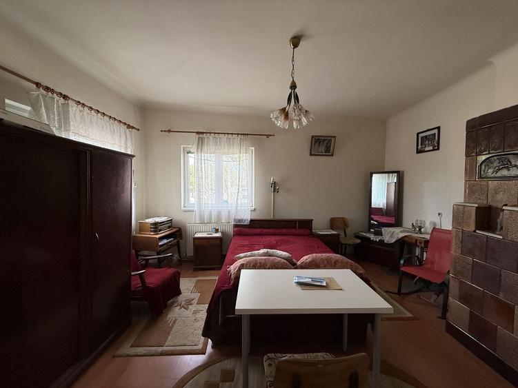 Apartament cu 4 camere semidecomandat, mobilat în Prelungirea Ferentari