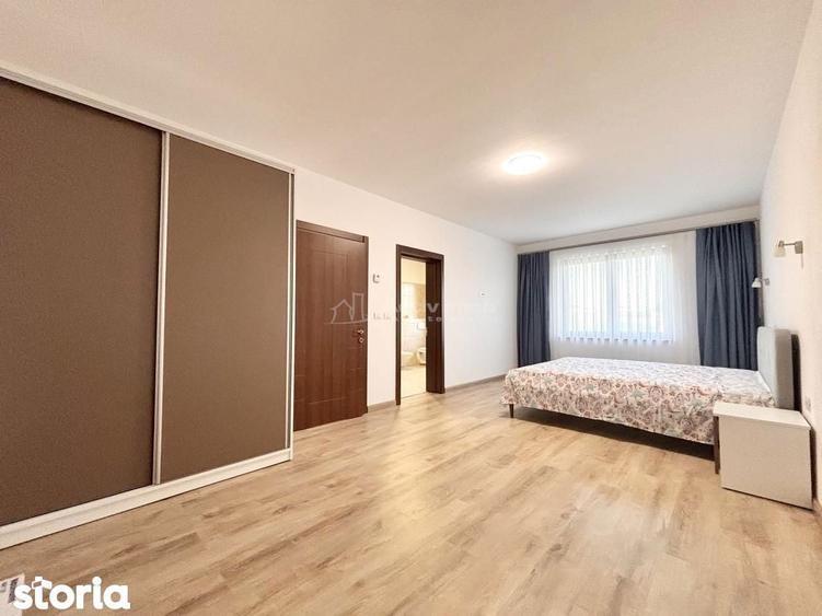 Casă cu 6 camere cu Teren 2310 Mp în Sânmartin