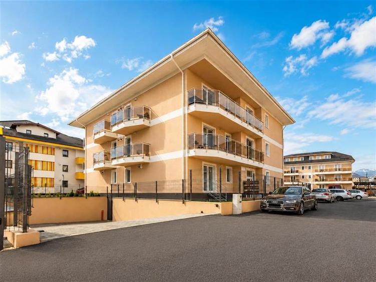 Apartament cu 2 camere decomandat, mobilat în Tractorul