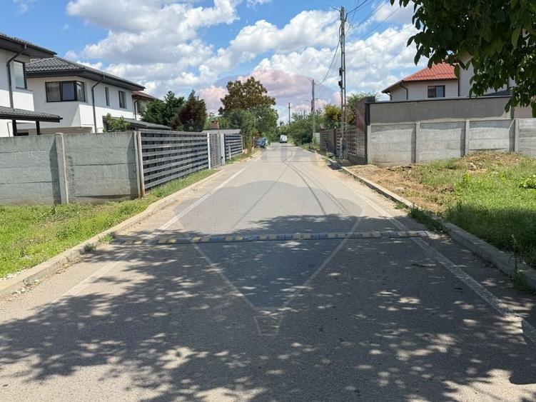 Teren Construcții intravilan de 1000 mp, în Dragomirești-Deal