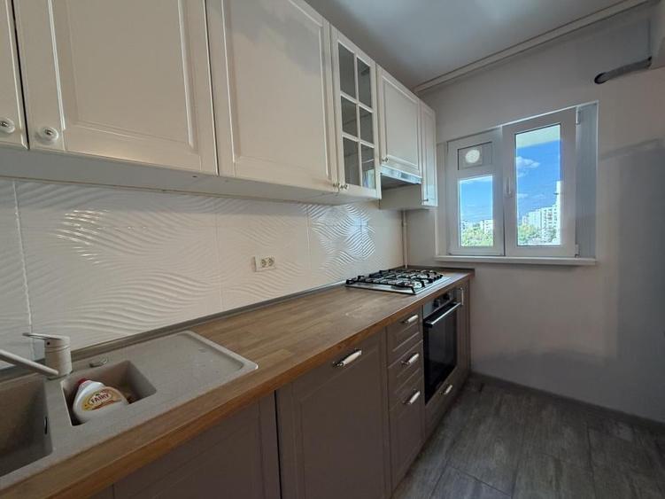 Apartament cu 3 camere decomandat în Olteniței