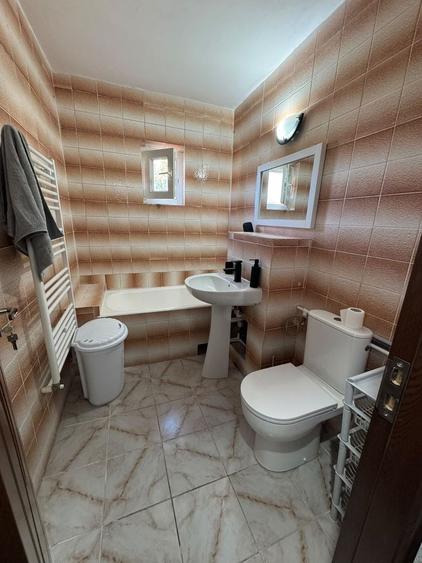 Apartament cu 3 camere decomandat în 1 Mai