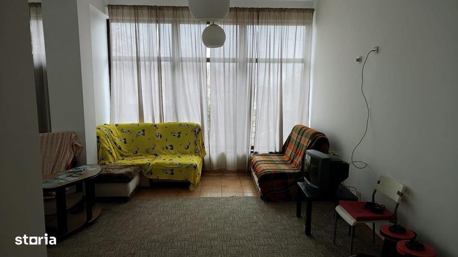 Casă cu 4 camere cu Teren 1856 Mp în Central