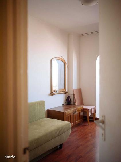 Apartament cu 4 camere în Mărgeanului