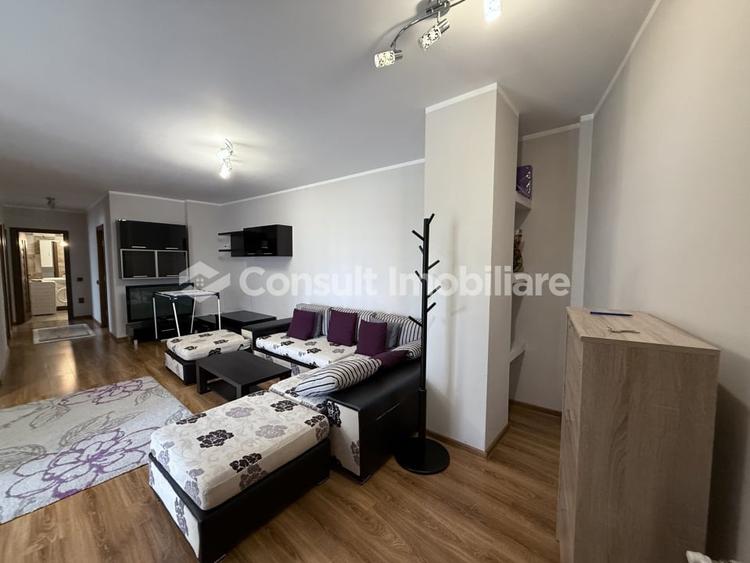 Apartament cu 3 camere semidecomandat, mobilat în Central