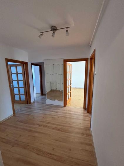 Apartament cu 3 camere decomandat în Mioriței