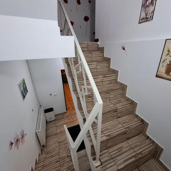 Casă cu 5 camere cu Canalizare în Central