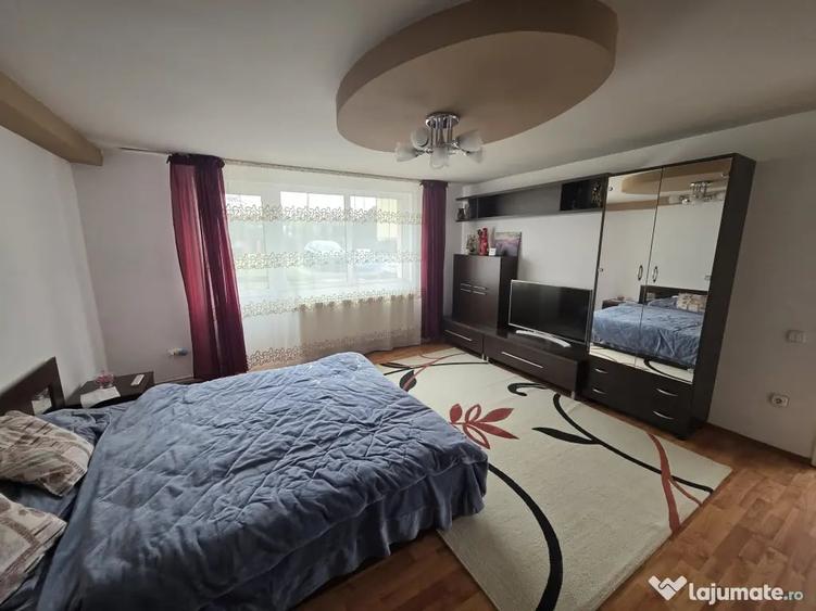 Casă cu 5 camere în Exterior Vest