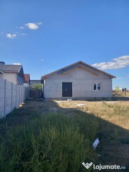 Casă cu 3 camere cu Teren 560 Mp în Coșoveni