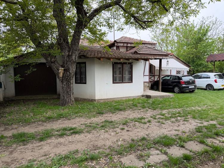 Casă cu 4 camere în Perișor