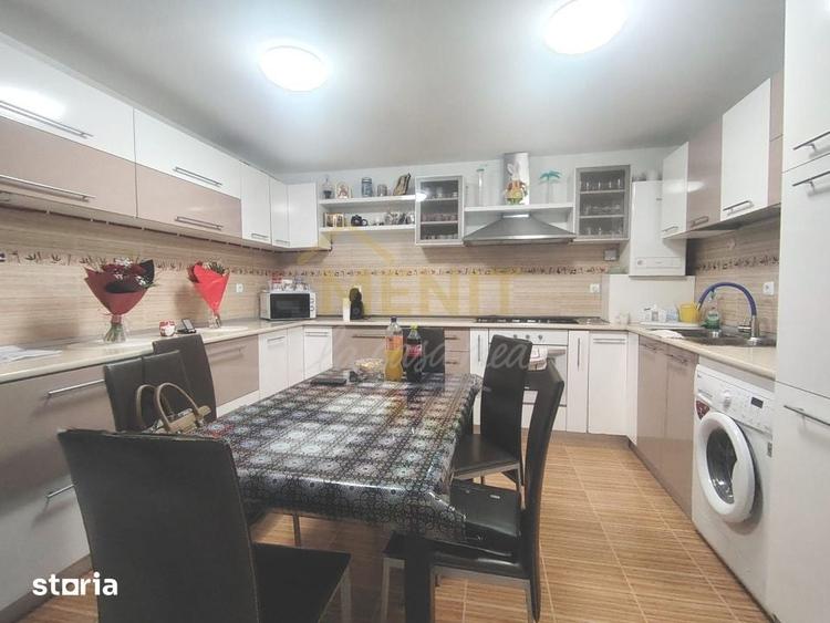 Casă cu 5 camere cu Teren 287 Mp în Central