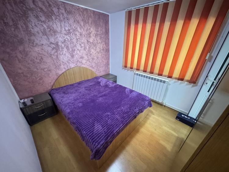 Apartament cu 4 camere decomandat în CET