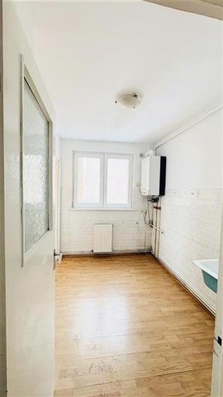 Apartament cu 3 camere circular în Astra
