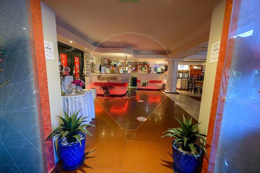 Hotel/Pensiune, de 1,850 mp, în Central