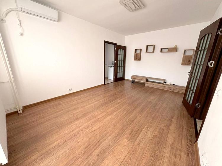 Apartament cu 4 camere semidecomandat, mobilat în Drumul Taberei