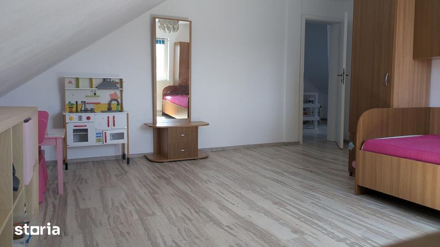 Casă cu 4 camere cu Teren 520 Mp în Vladimirescu