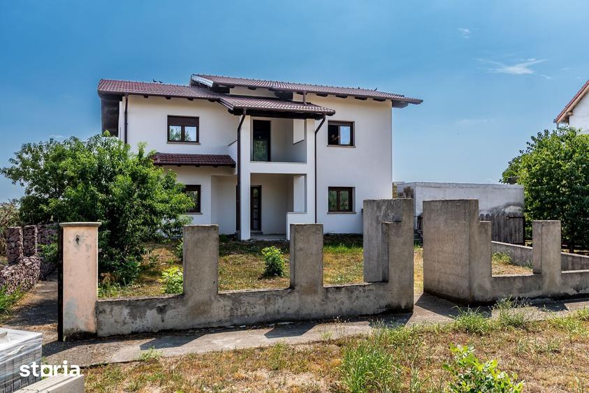 Casă cu 9 camere cu Teren 997 Mp în Zimandu Nou