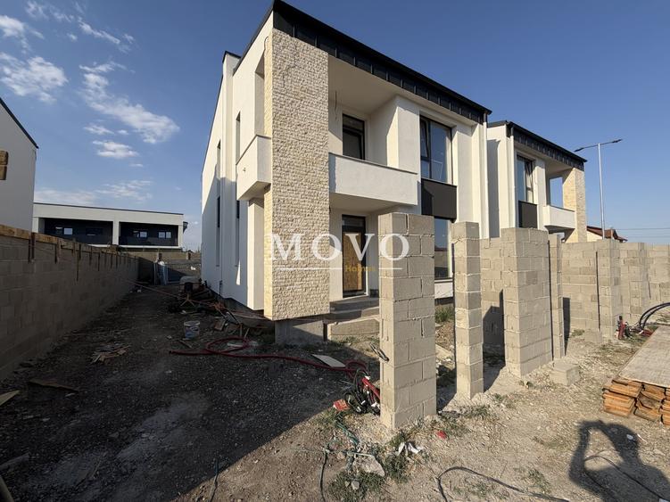Duplex cu 4 camere cu Canalizare în Moșnița Nouă