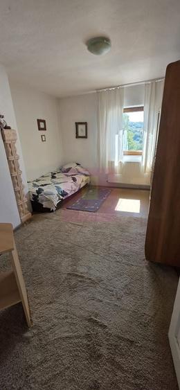 Casă individuală cu 4 camere cu Canalizare în Central