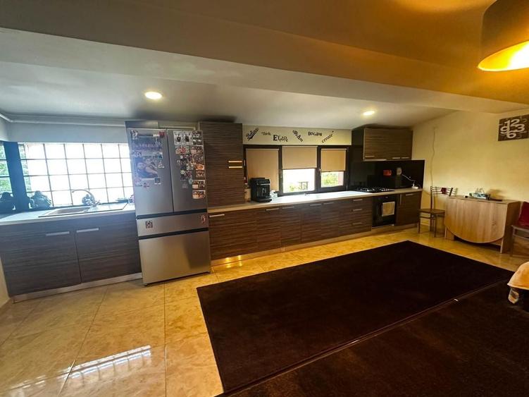 Duplex cu 8 camere cu Canalizare în Ciorogârla