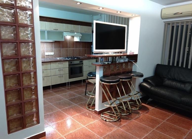 Apartament cu 3 camere decomandat în Traian