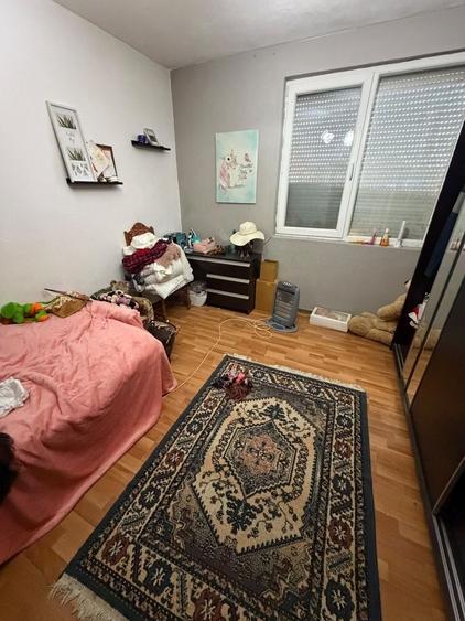 Apartament cu 3 camere decomandat în Rieni