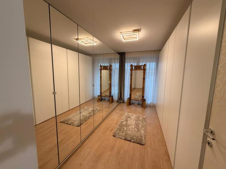 Apartament cu 4 camere decomandat, mobilat în Iancu Nicolae