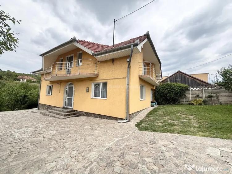 Casă cu 4 camere cu Teren 468 Mp în Central