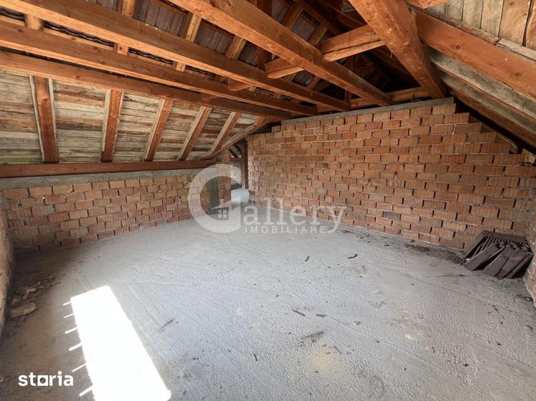 Casă cu 6 camere cu Teren 374 Mp în Central