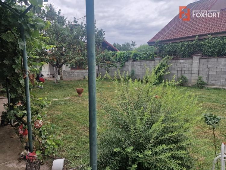 Casă individuală cu 9 camere cu Canalizare în Moșnița Nouă