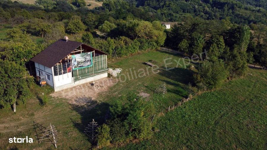 Casă cu 3 camere în Corbeni
