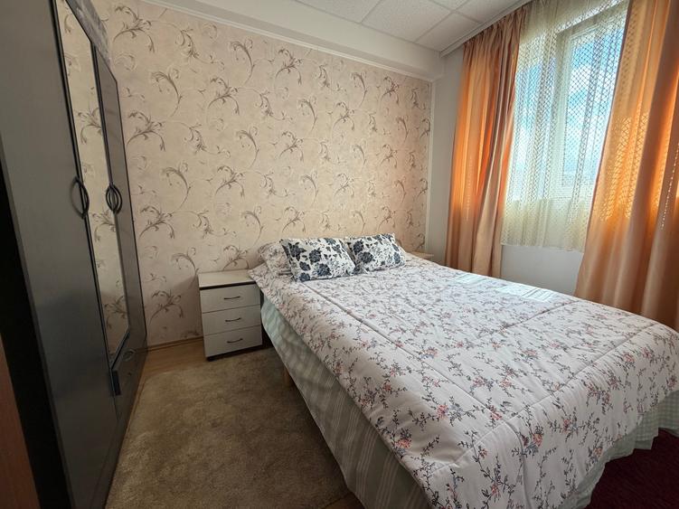 Apartament cu 2 camere decomandat în Tractorul